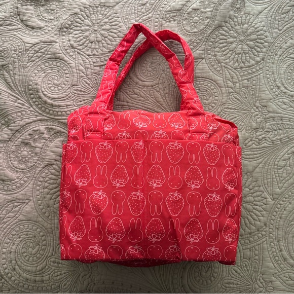BAGGU Small Cloud Carry On Miffy Strawberry - Picture 1 of 9